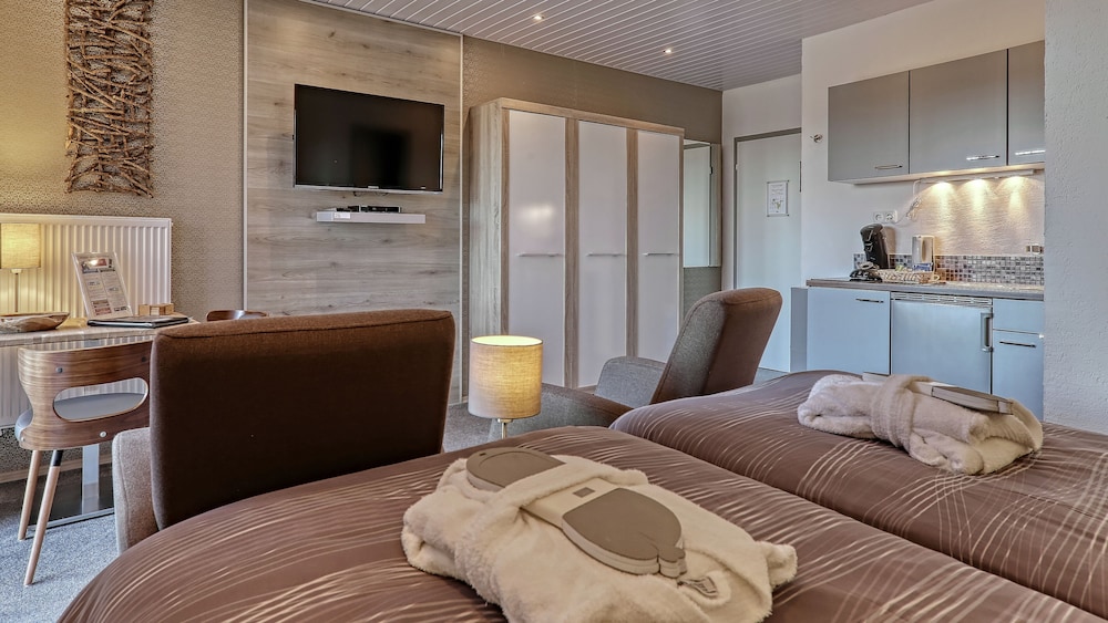 Basic Double Room, Non Smoking, Housekeeping photo 3