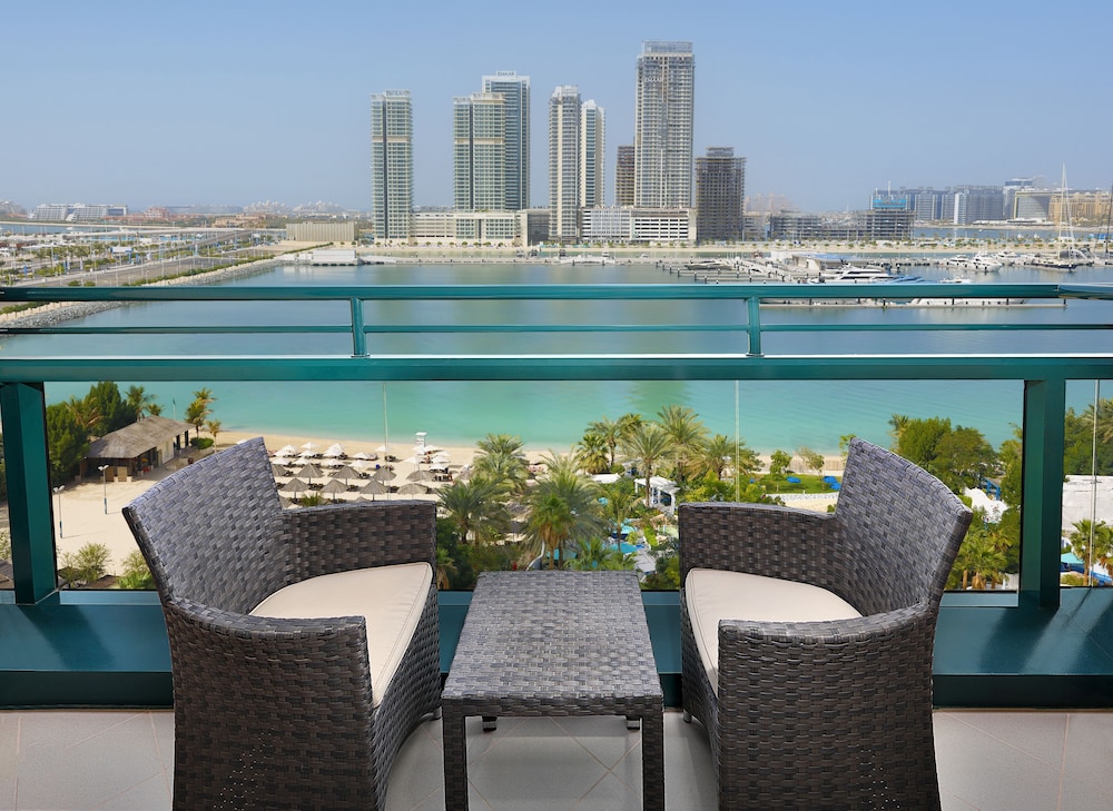 Club Skyline View, 1 King, Breakfast, Happy Hour, Afternoon Tea