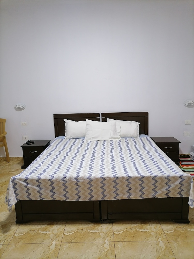 Classic Single Room, 1 Queen Bed, Garden View photo 2