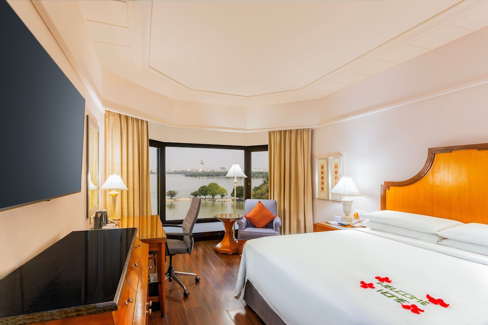 Executive Room - Photo 1