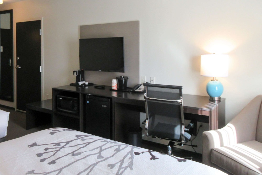 Standard Room, 2 Queen Beds, Non Smoking - Photo 1