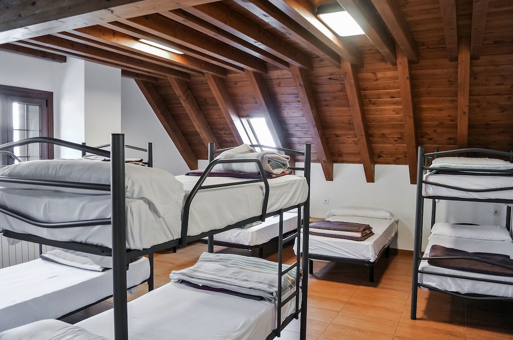 Dormitorio compartido, Dormitorio mixto, Baño compartido (1 cama en Dormitorio de 13 camas)