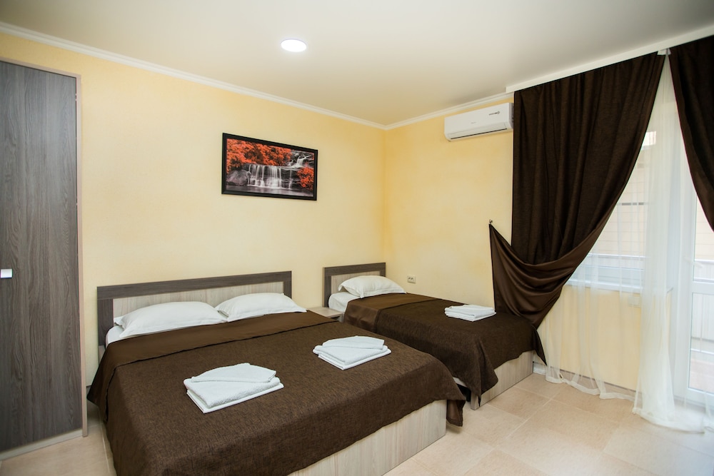 Comfort Triple Room, Courtyard View photo 1