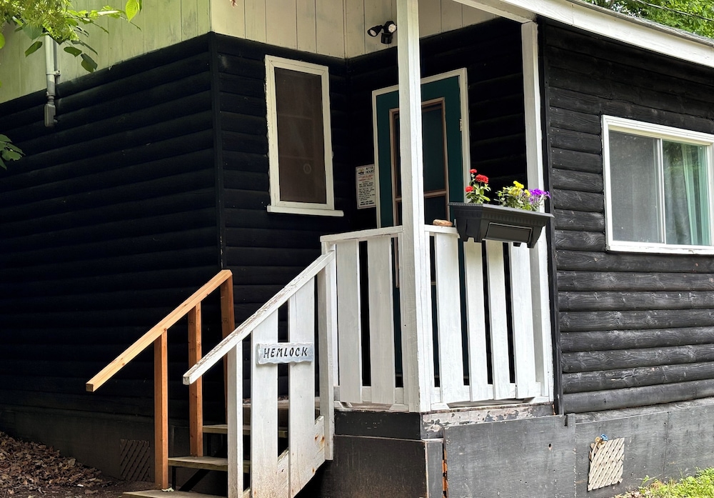 Classic Cottage, 2 Bedrooms, Lake View