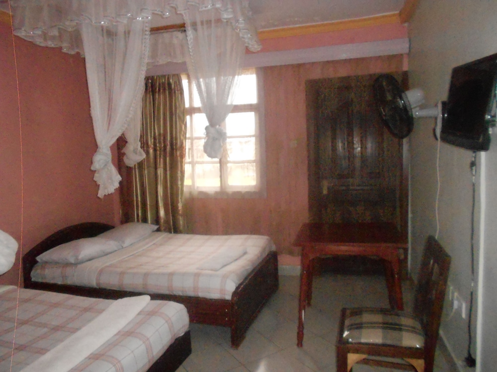 Standard Double or Twin Room photo 3