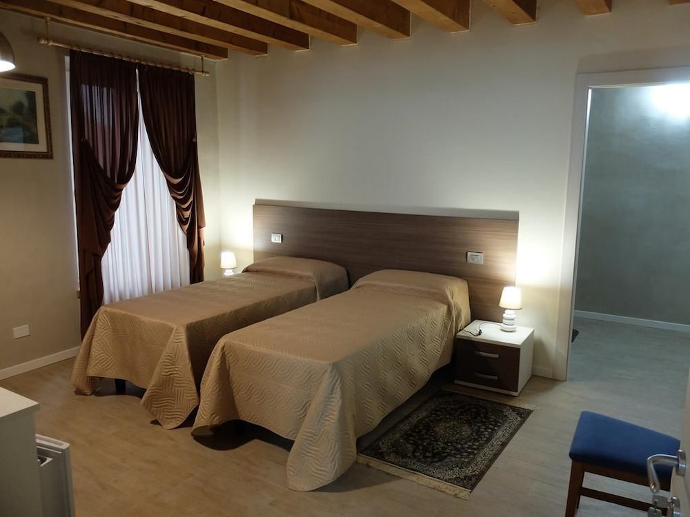 Double Or Twin Room photo 2