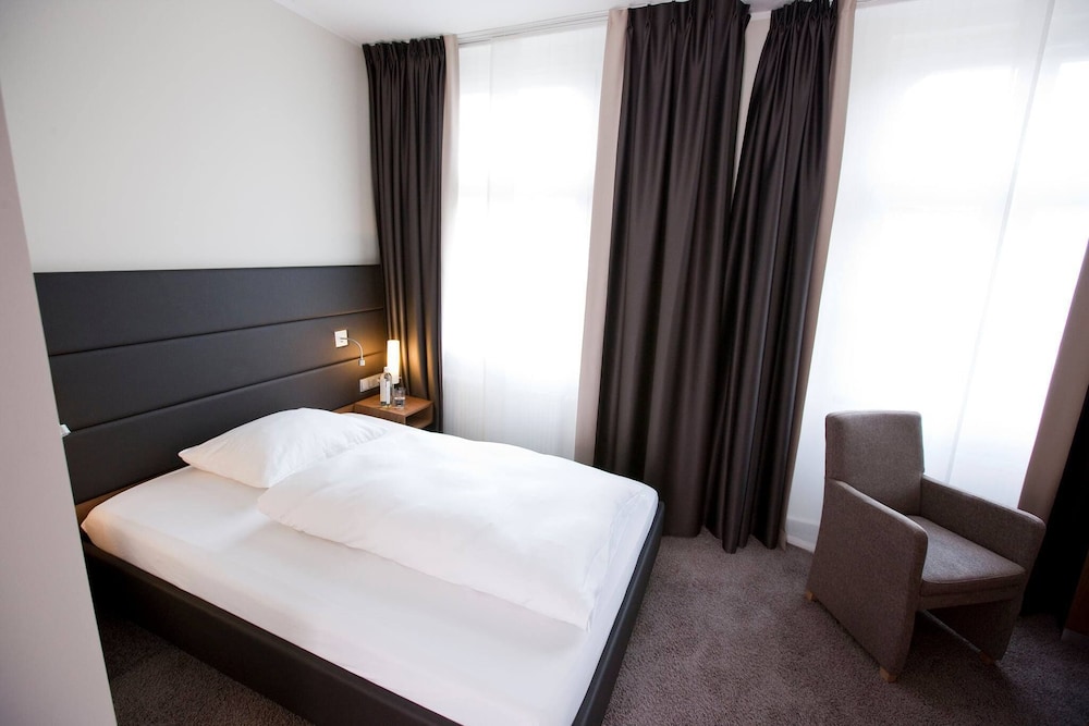 Business Single Room (French bed)