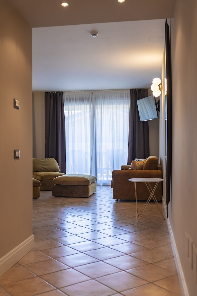 Family Suite, 2 Bedrooms - Photo 3
