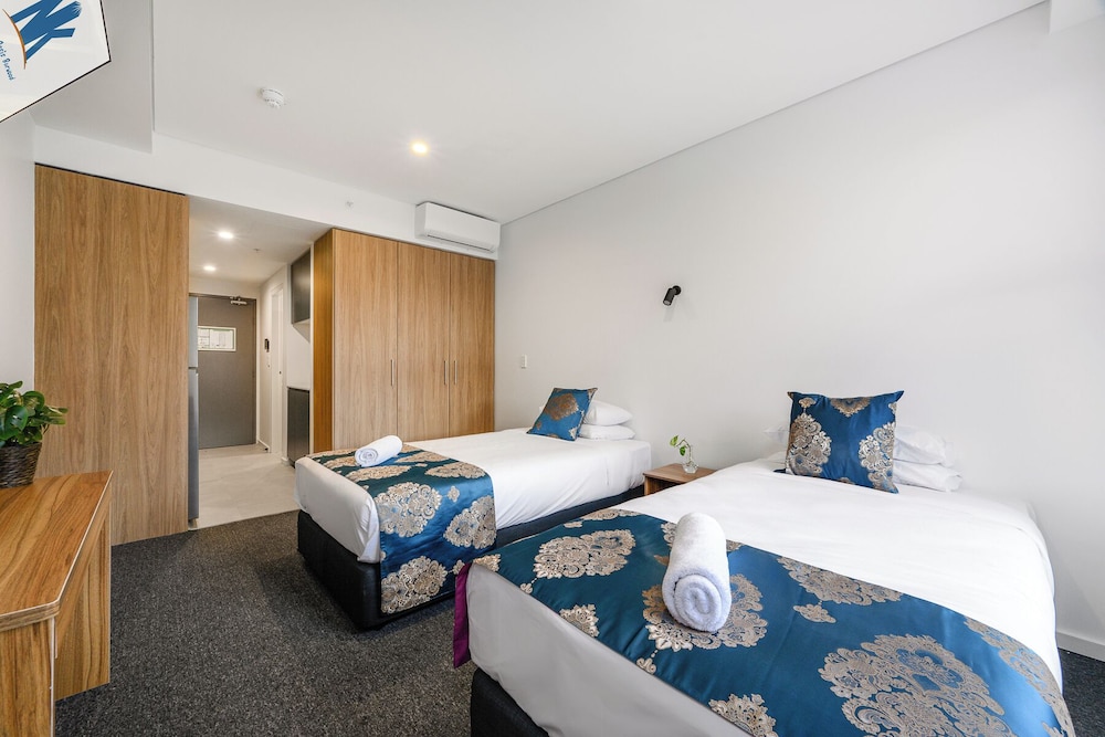 Triple Room, Multiple Beds