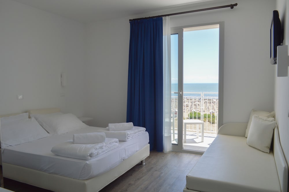 Superior Triple Room, Sea View photo 1