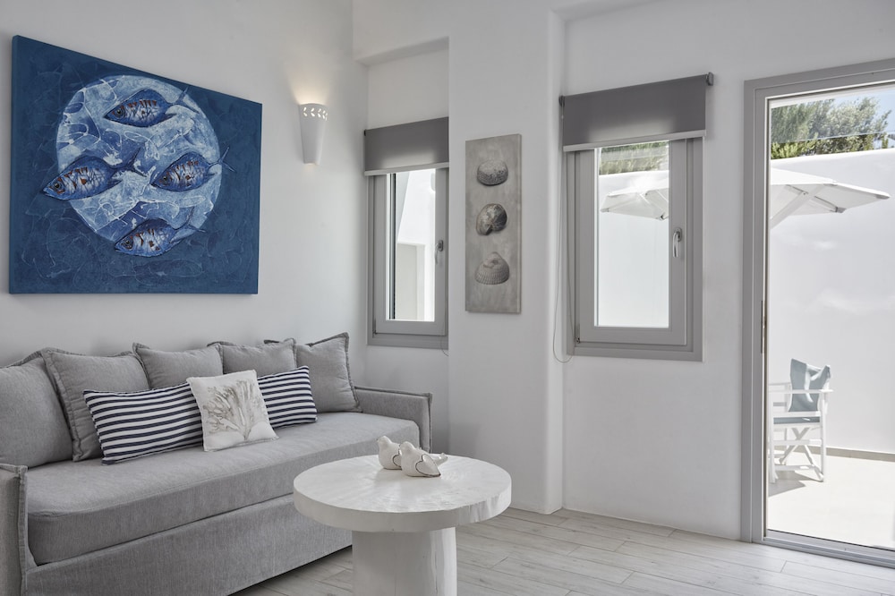 White Dunes Apartment (Semi - Based Apartment with Indoor Garden)