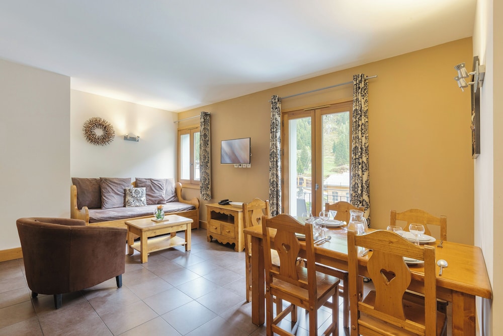 Family Apartment, Multiple Bedrooms (Vallorcine Buet 42 ski in / ski out) Family Apartment, Multiple Bedrooms (Vallorcine Buet 42 ski in / ski out)