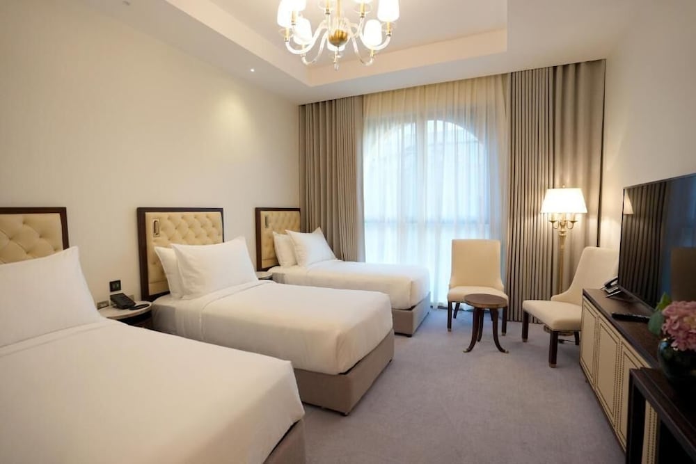Deluxe Triple Room City View