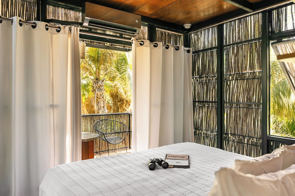Design Tree House, 1 King Bed, Air conditioning, Garden View