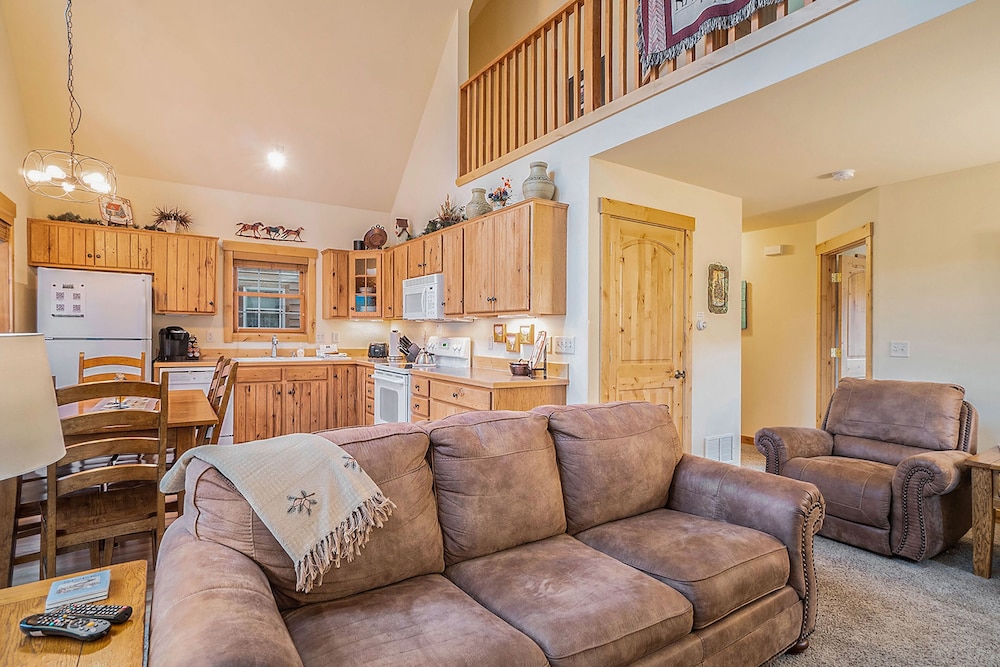 Condo, 2 Bedrooms