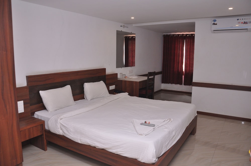 Luxury Suite, 1 Large Twin Bed, Non Smoking photo 2