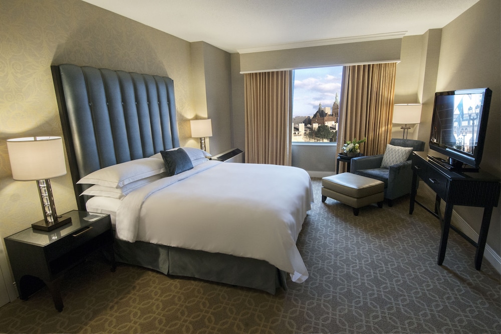 Executive Suite, 1 King Bed with Sofa bed photo 2