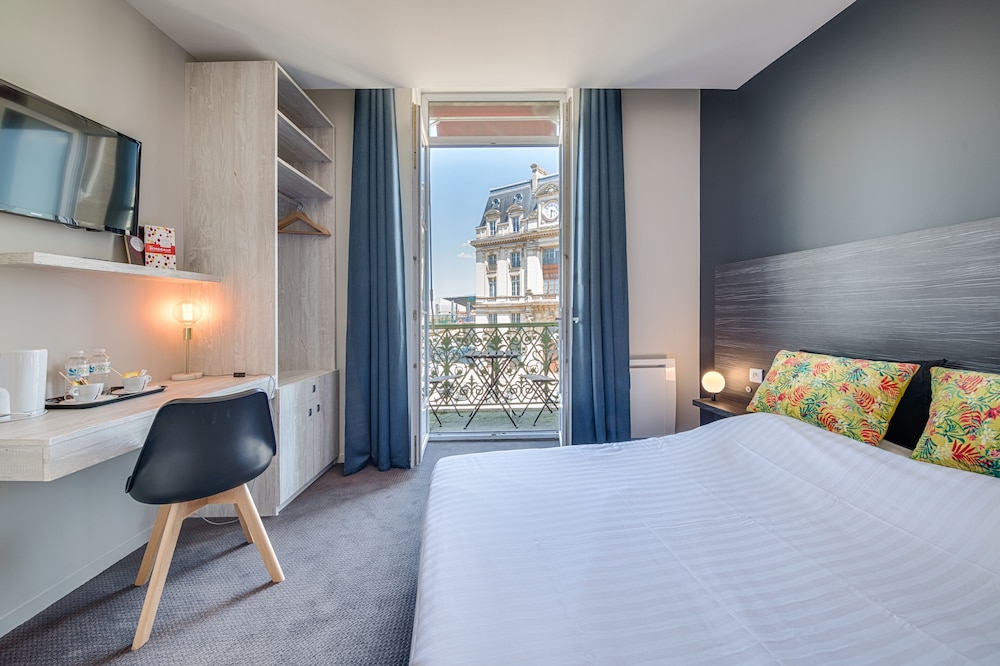 Double Room, City View (Refurbished) photo 1