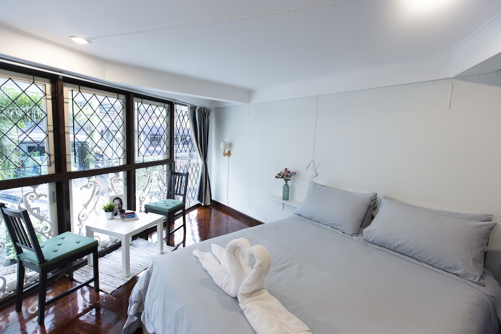 Standard Double Room, 1 Queen Bed, Private Bathroom, Garden View photo 2