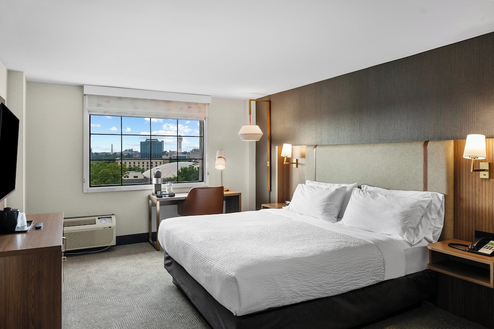 Suite, 1 King Bed (Canadian Skyline View) - Photo 32