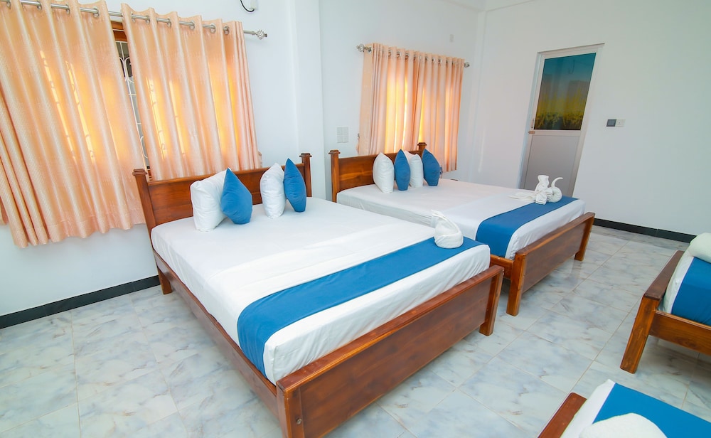 Family Room, Multiple Beds, Private Bathroom, Ground Floor photo 1