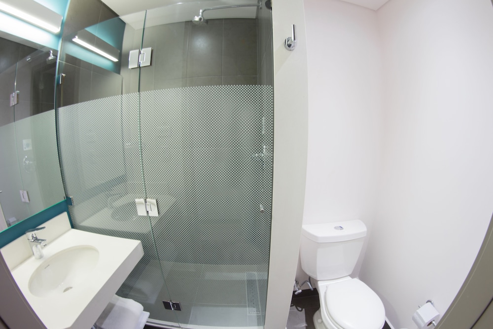 Standard Room, Multiple Beds - Photo 4