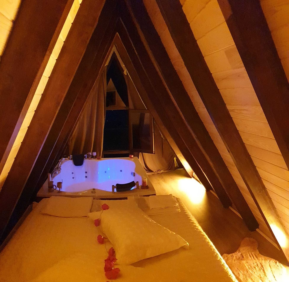 Deluxe Bungalow, Multiple Beds, Accessible, Mountain View photo 1