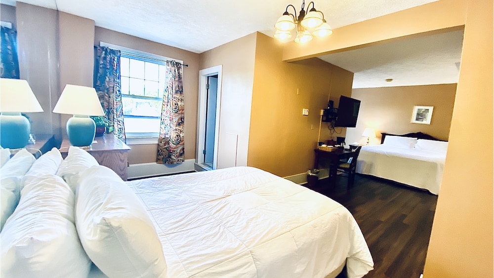 Standard Room, Multiple Beds - Photo 1
