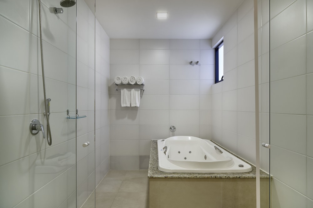 Luxury Studio Suite, 1 King Bed with Sofa bed, Jetted Tub - Photo 5