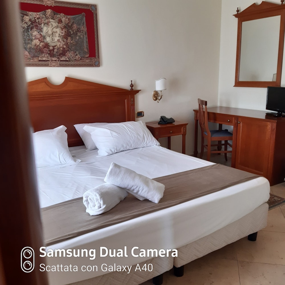 Standard Double Room - Photo 4