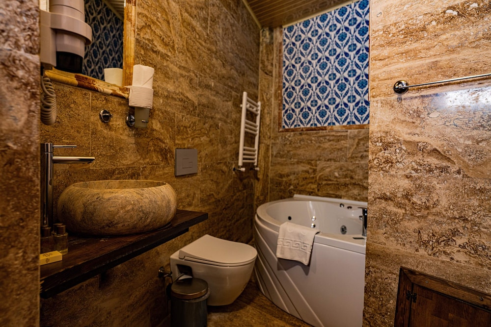 Junior Room, Jetted Tub, City View - Photo 18