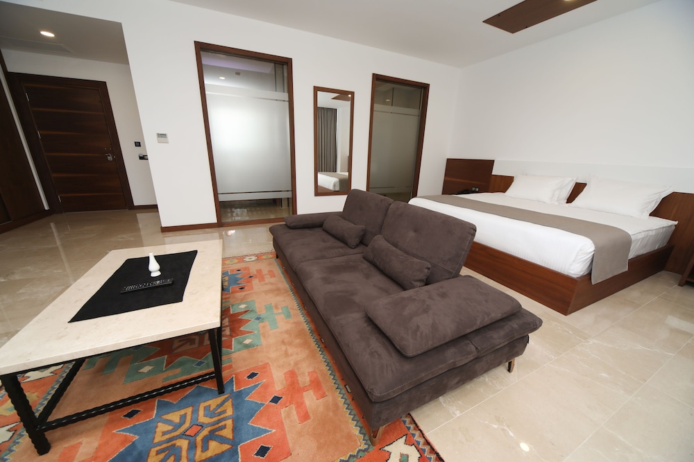 Deluxe Suite photo 3