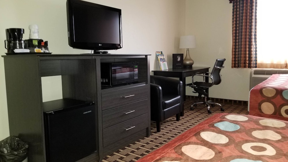Standard Room, 2 Queen Beds - Photo 6