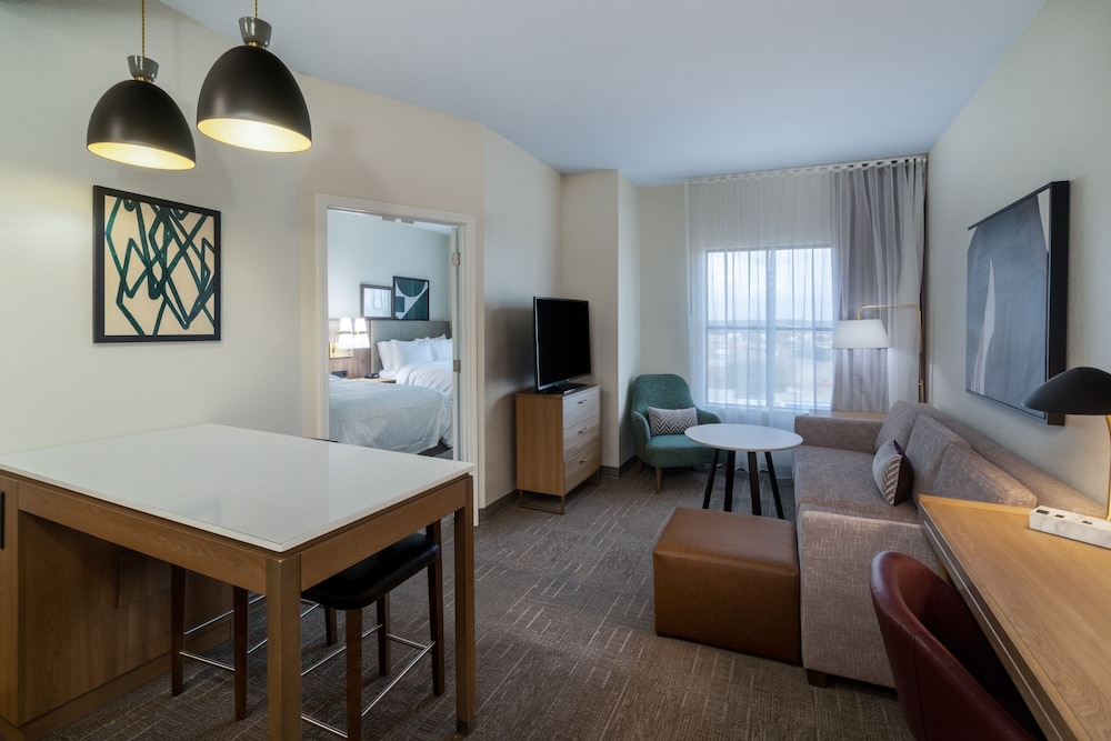 Suite, 1 Bedroom, Kitchen - Photo 2