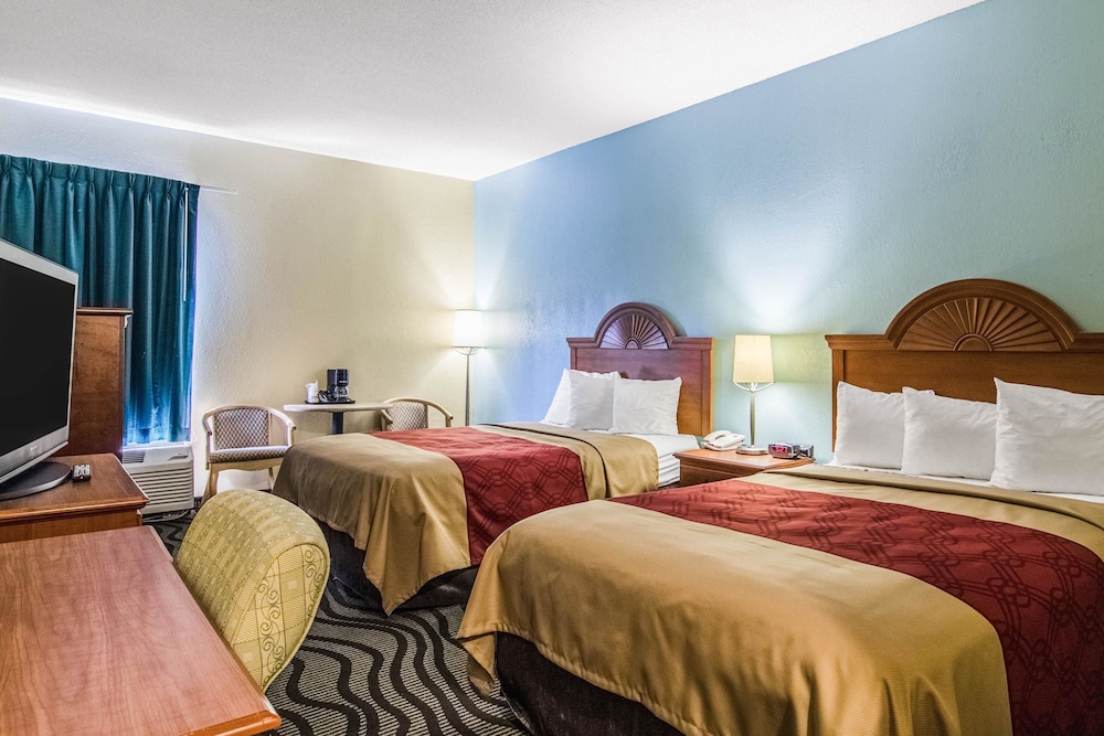 Standard Room, 2 Double Beds, Non Smoking (Pet Friendly) - Photo 2