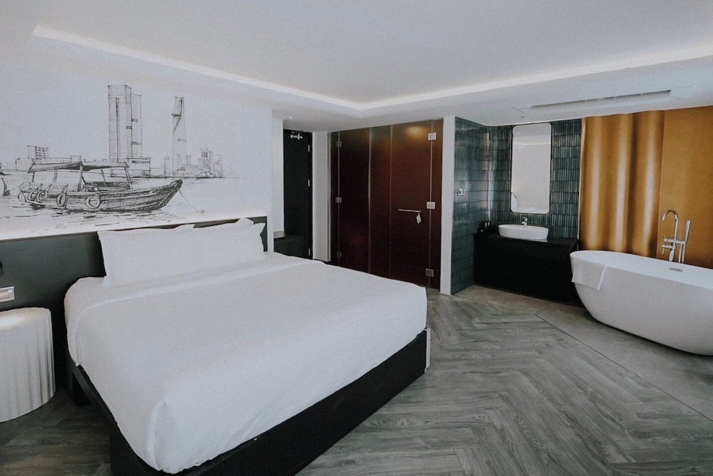 Deluxe Suite, 1 King Bed photo 1