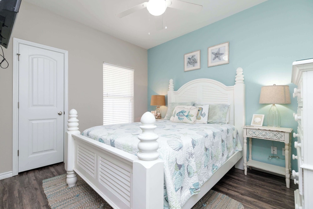 Townhome, Multiple Beds, Patio (Endless Happy Hour)
