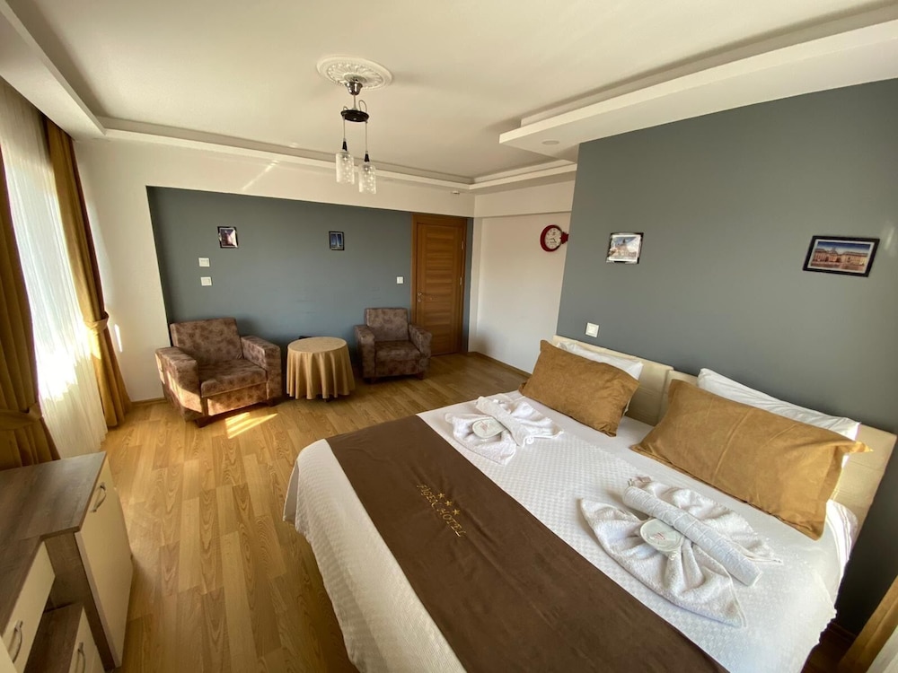 Deluxe Double Room, 1 Bedroom, Refrigerator, City View photo 1
