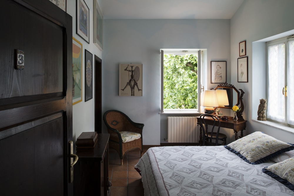 Double or Twin Room, Ensuite, Sea View photo 2