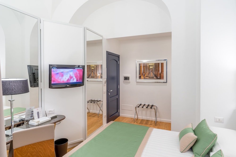Deluxe Double Room, Balcony, City View photo 2