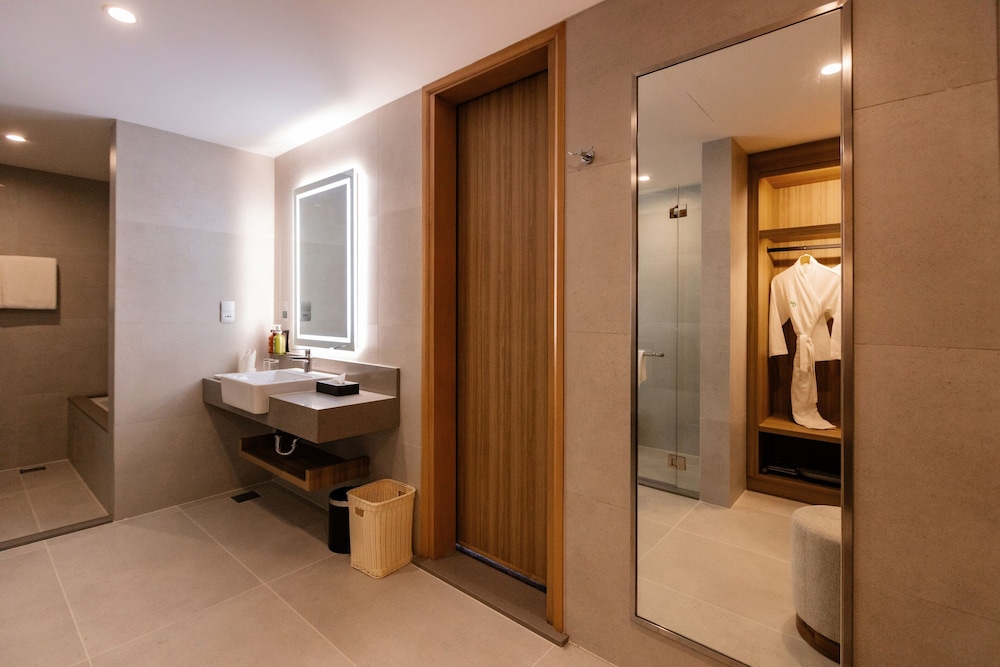 Suite, 1 Bedroom, Club Lounge Access - Photo 10