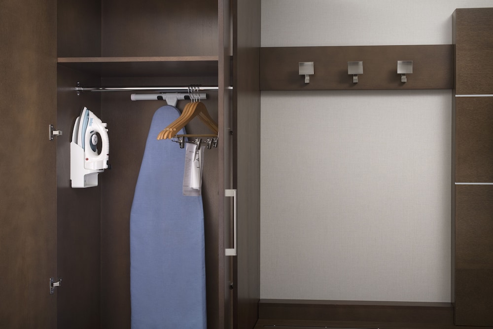 Standard Room, 1 King Bed (Walk-In Shower) - Photo 7