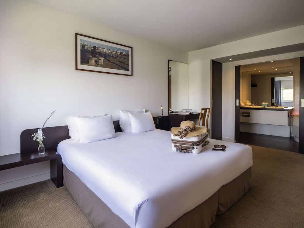 Suite, 1 King Bed photo 1