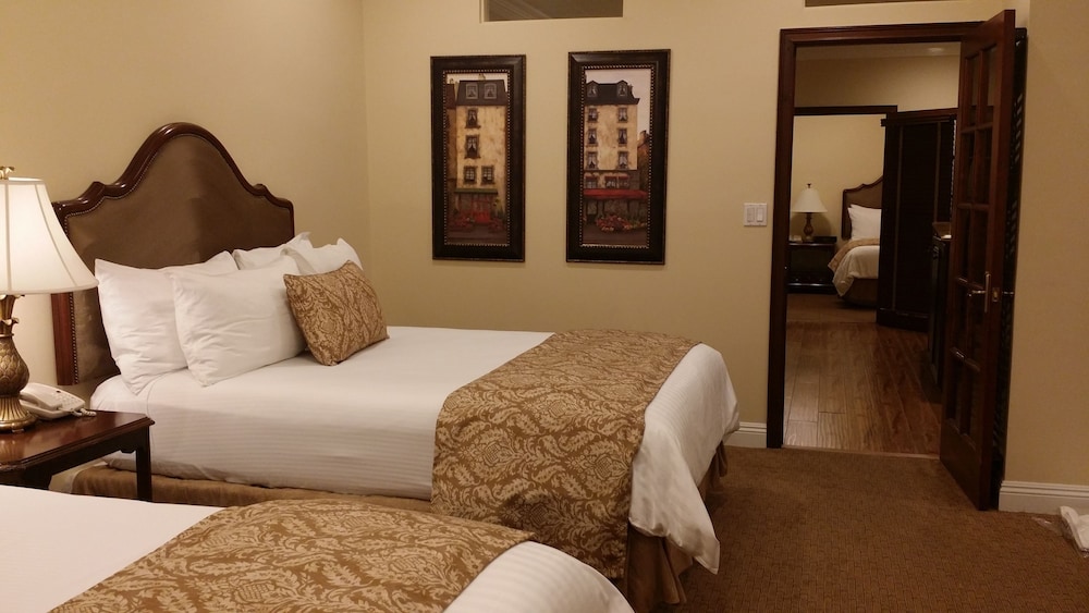 Suite, Multiple Beds, Non Smoking (Living Room;with Sofabed)