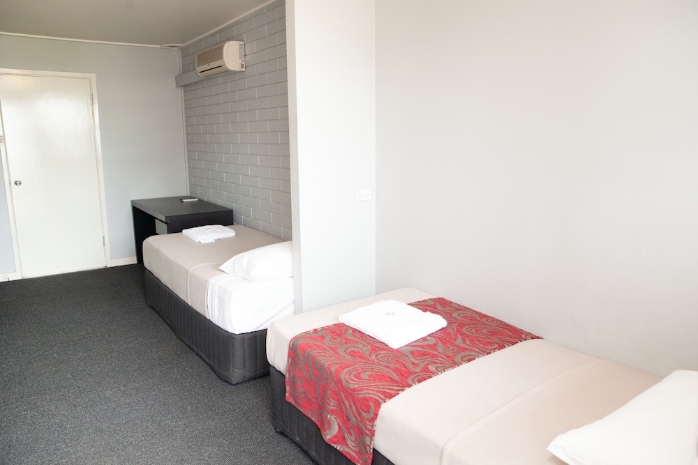 Deluxe One Bedroom Unit