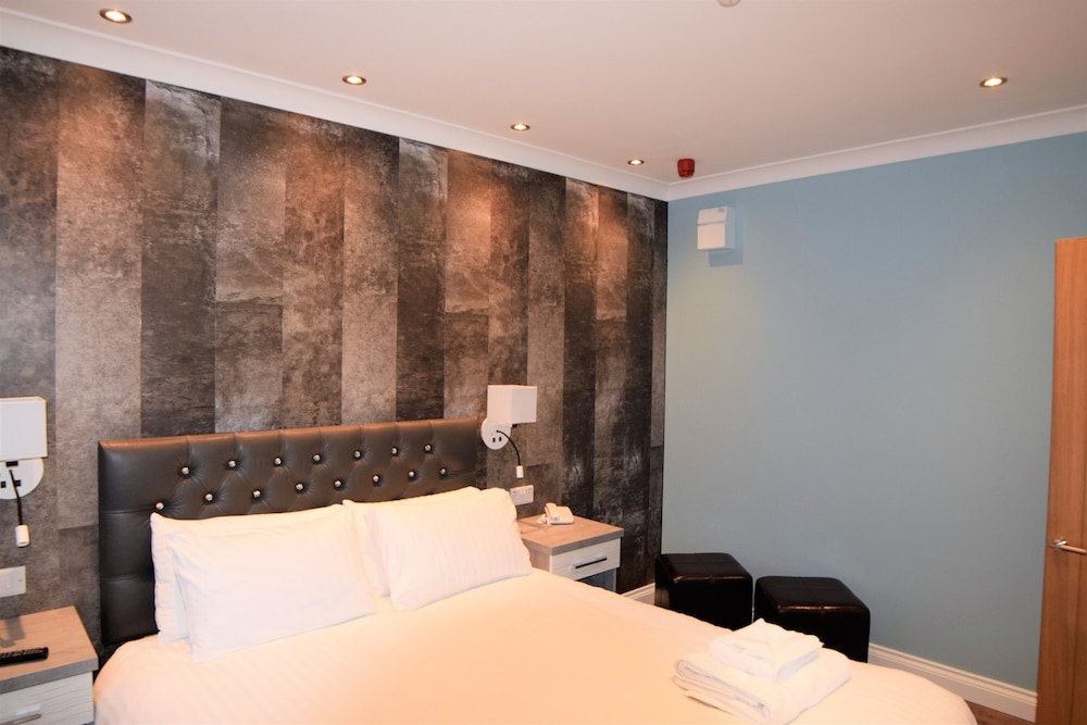 Ground Floor Suite with Spa Bath photo 1