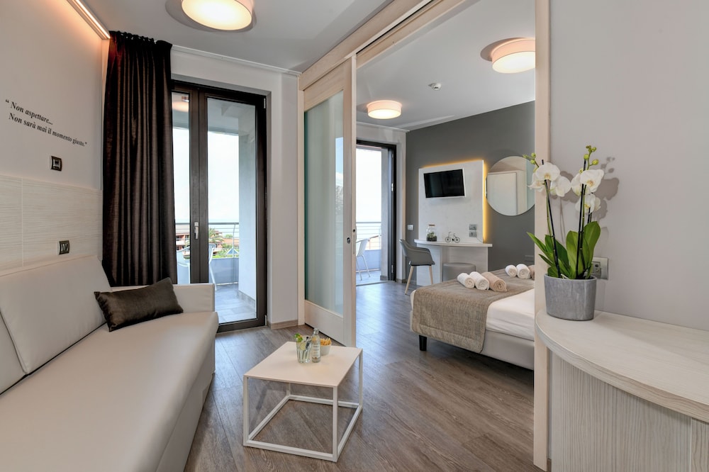 Family Suite, Balcony, Partial Lake View