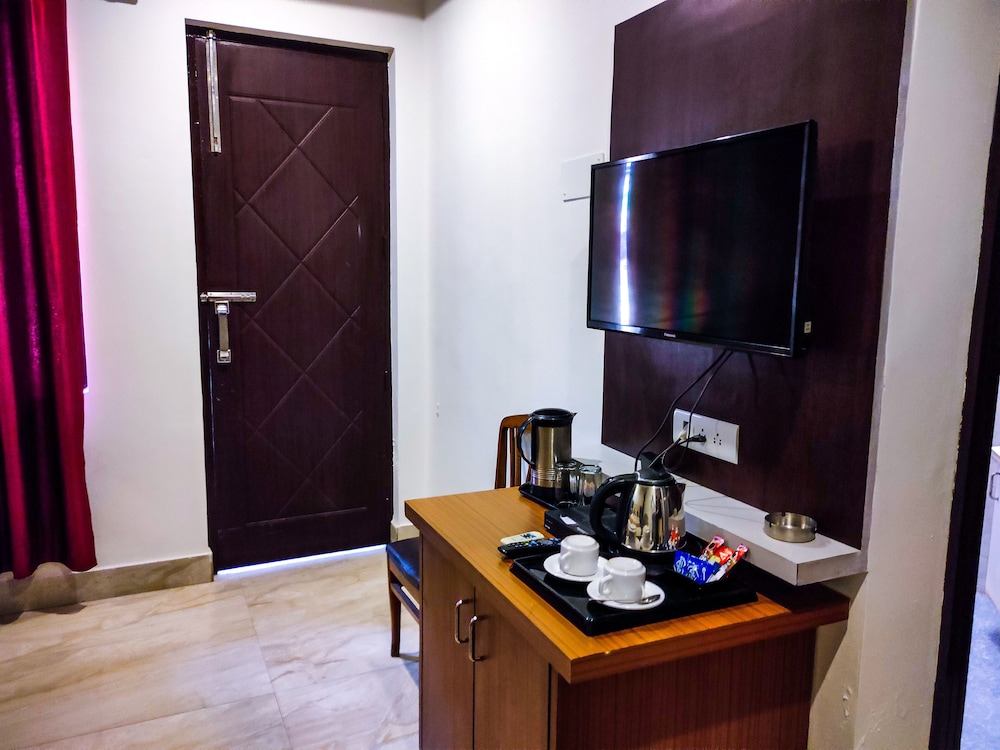 Deluxe Single Room, 1 King Bed photo 3
