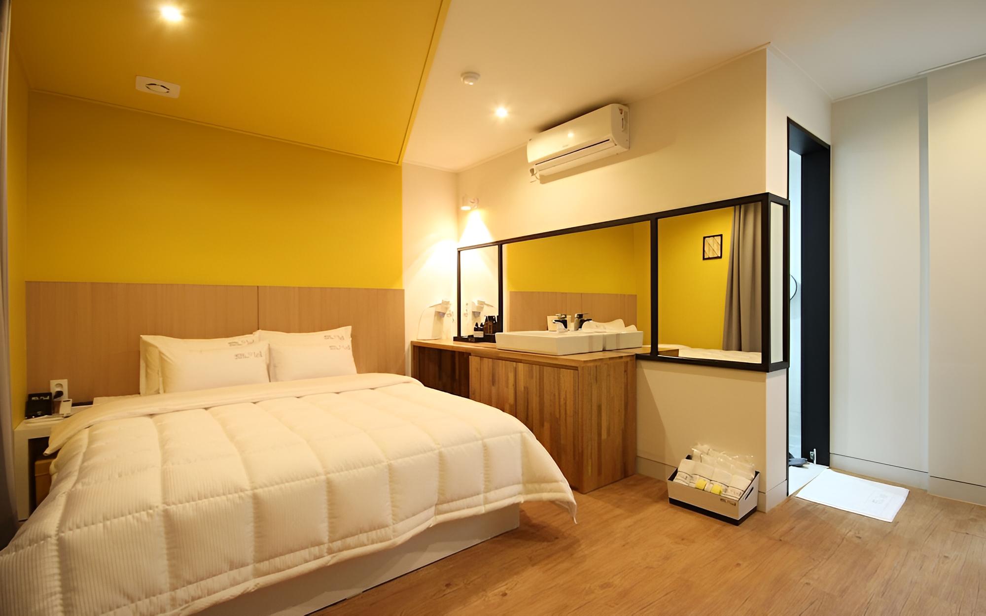 Room (Non-smoking room - Consecutive nights) - Photo 4