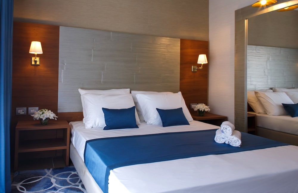 Family Double or Twin Room, City View photo 3